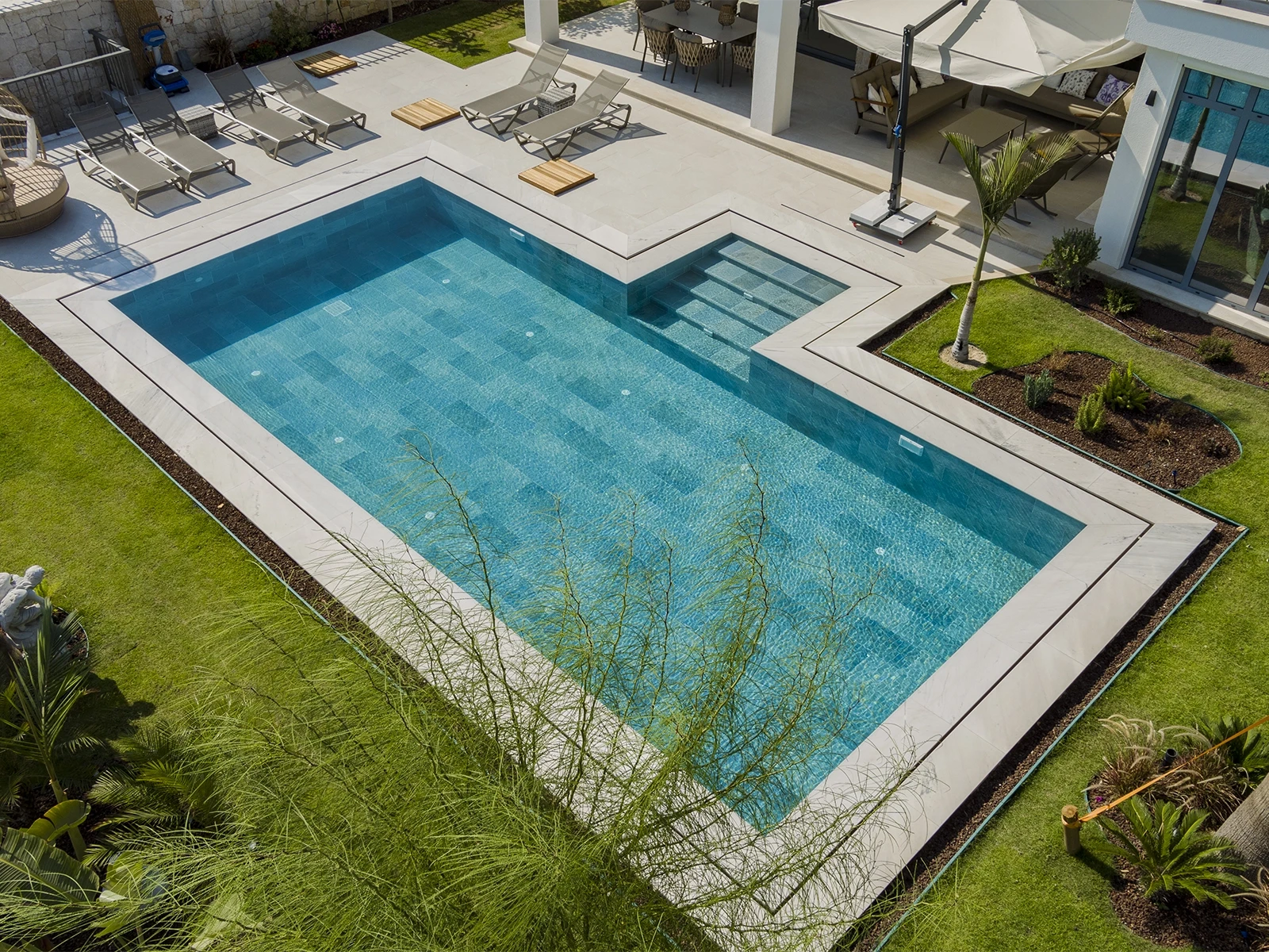 Porcelain pool coping and edge profile